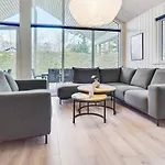 Luxury House With - By Traum Nyaraló *