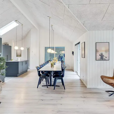 Luxury House With בית נופש Bøtø By