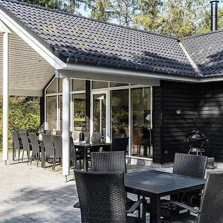 Luxury House With בית נופש